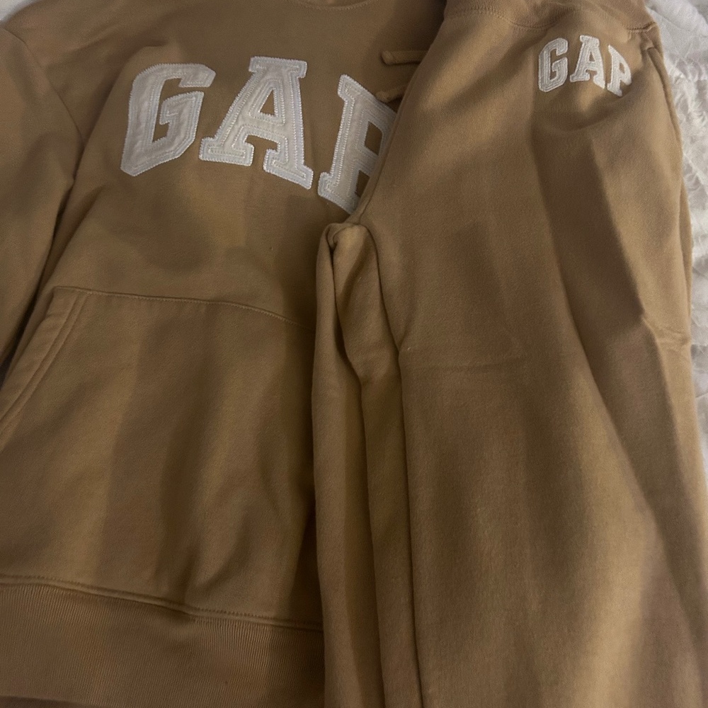 Gap sweatshirt and sweat bottoms set